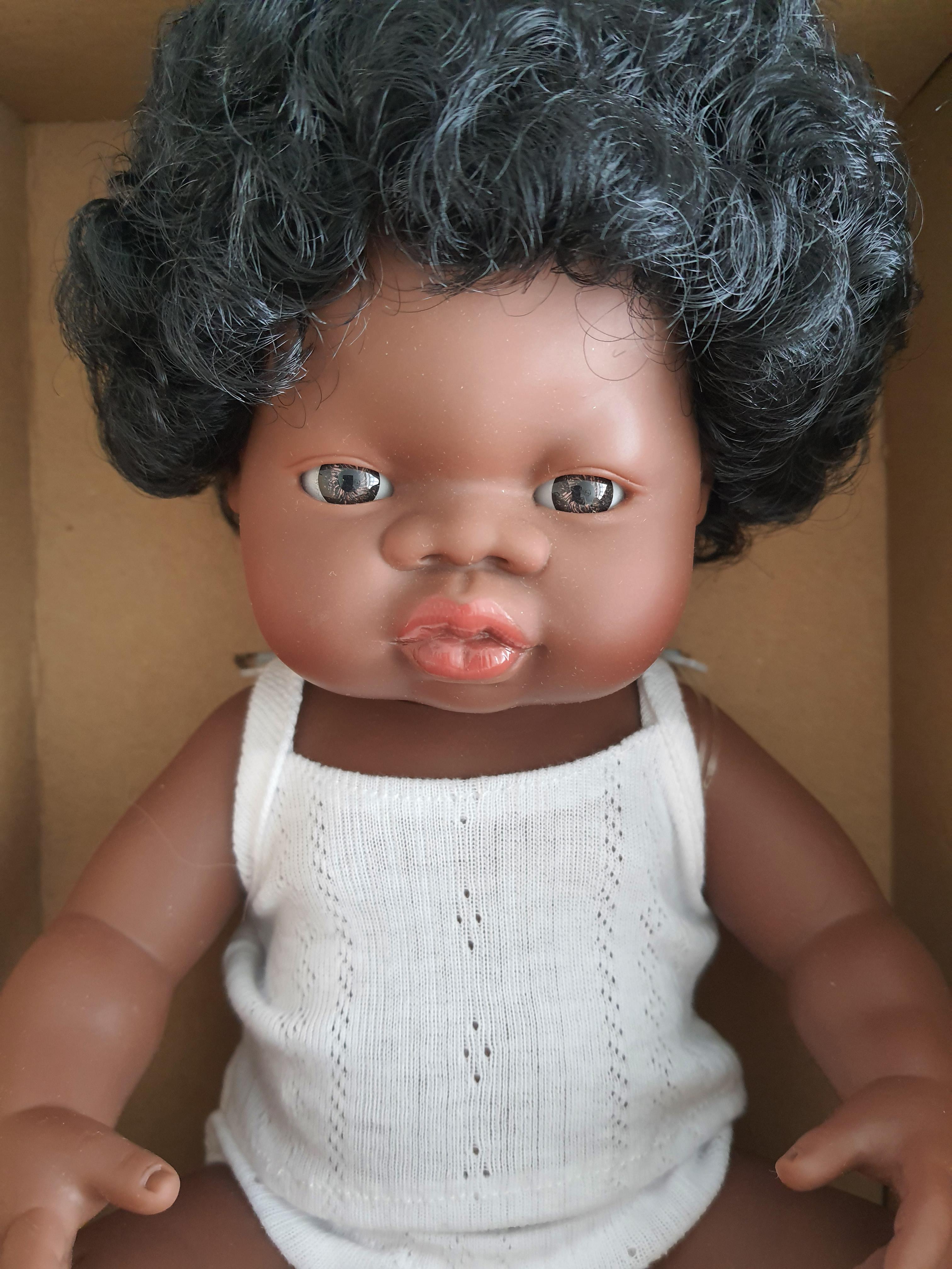 Miniland 31154 bambola africana 38 cm con biancheria vinile
