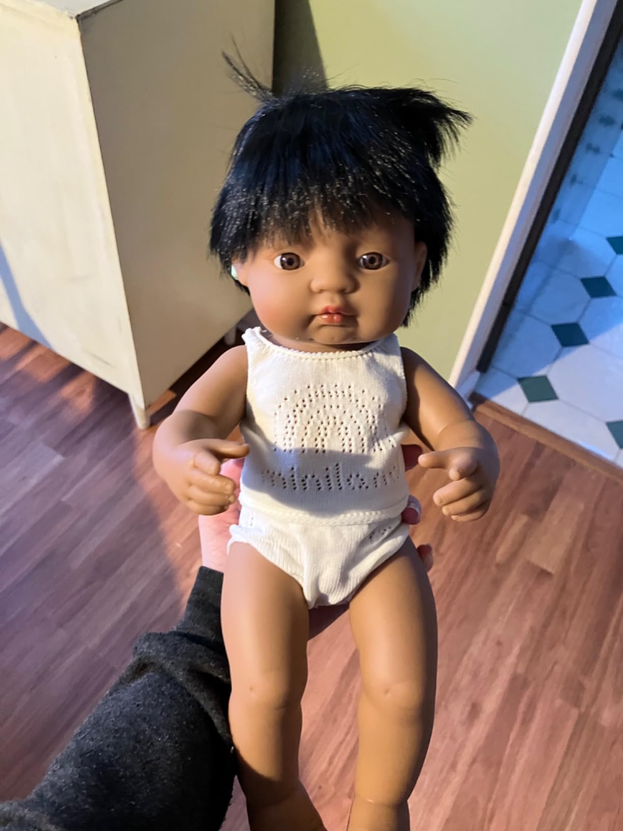 Miniland Bambola Ragazzo Latinoamericano 38 cm Apparecchio Acustico
