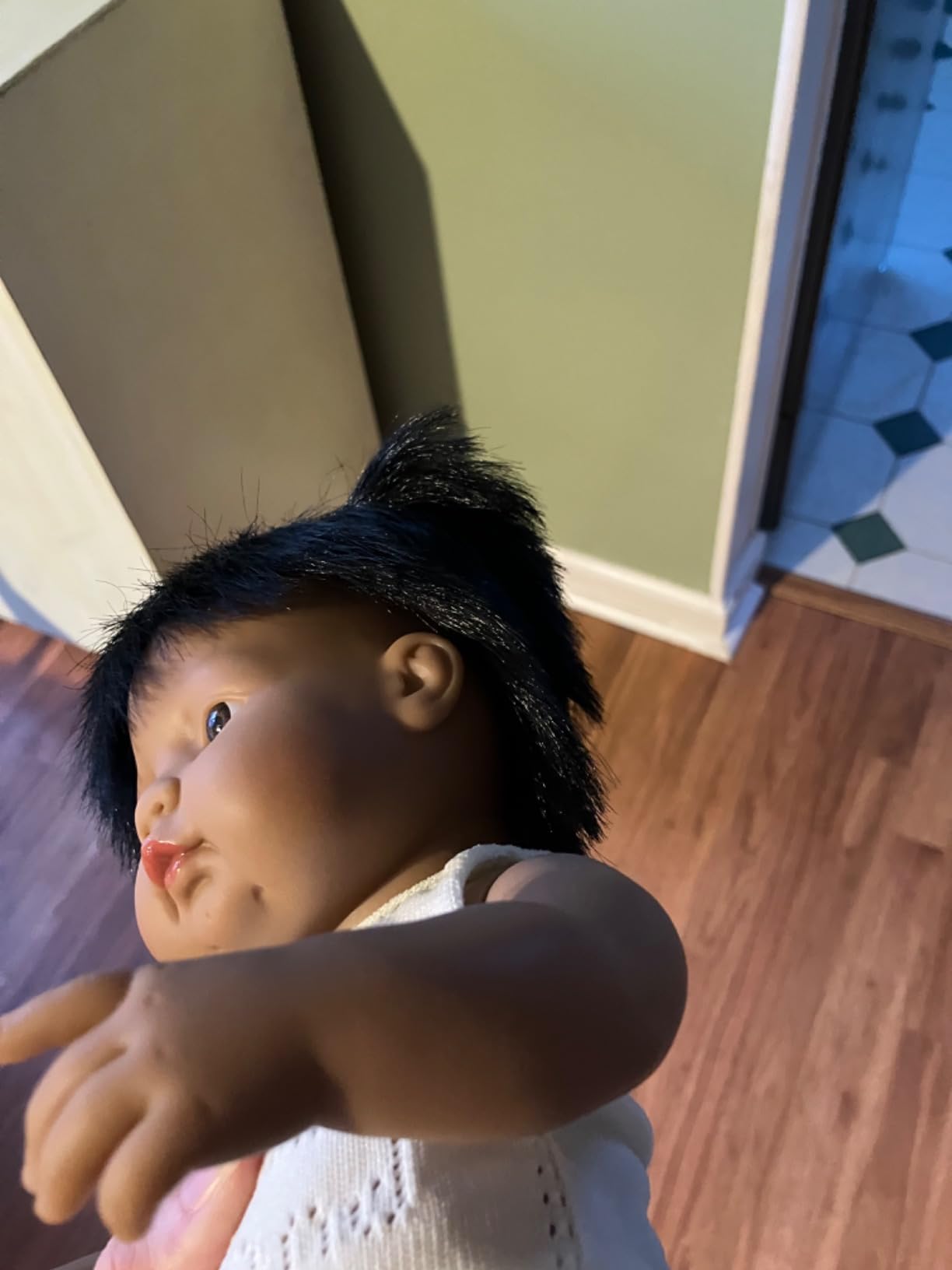 Miniland Bambola Ragazzo Latinoamericano 38 cm Apparecchio Acustico